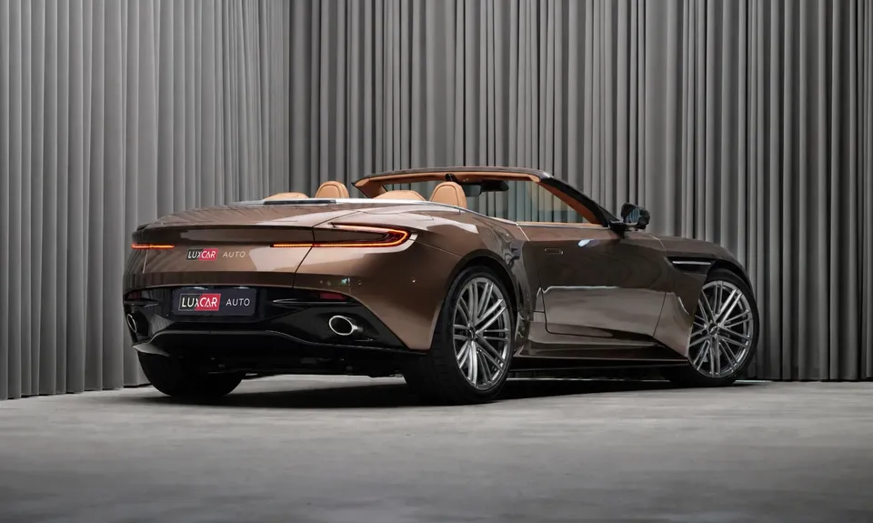 Aston Martin DB12 I 2026 — фото 3