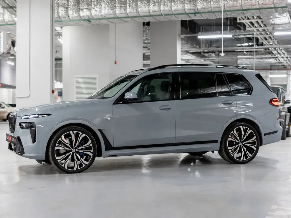 BMW X7 40D 2023 — фото 2