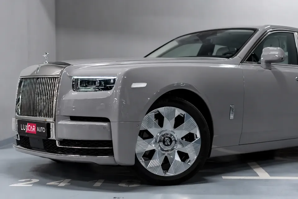 Rolls-Royce Phantom VIII 2023 — фото 2