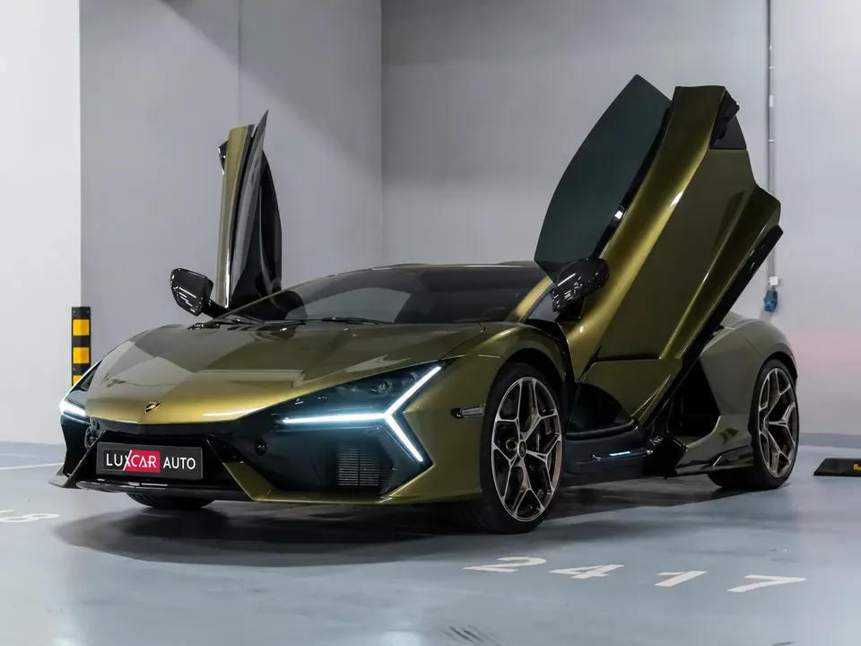 Lamborghini Revuelto 2025