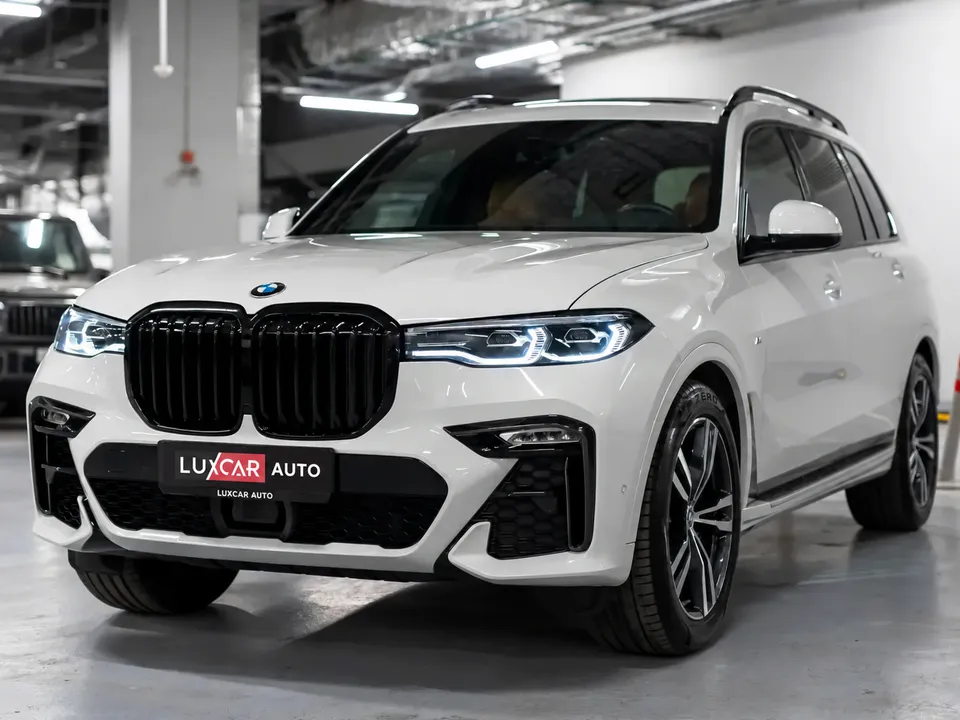 BMW X7 40D 2021 — фото 1