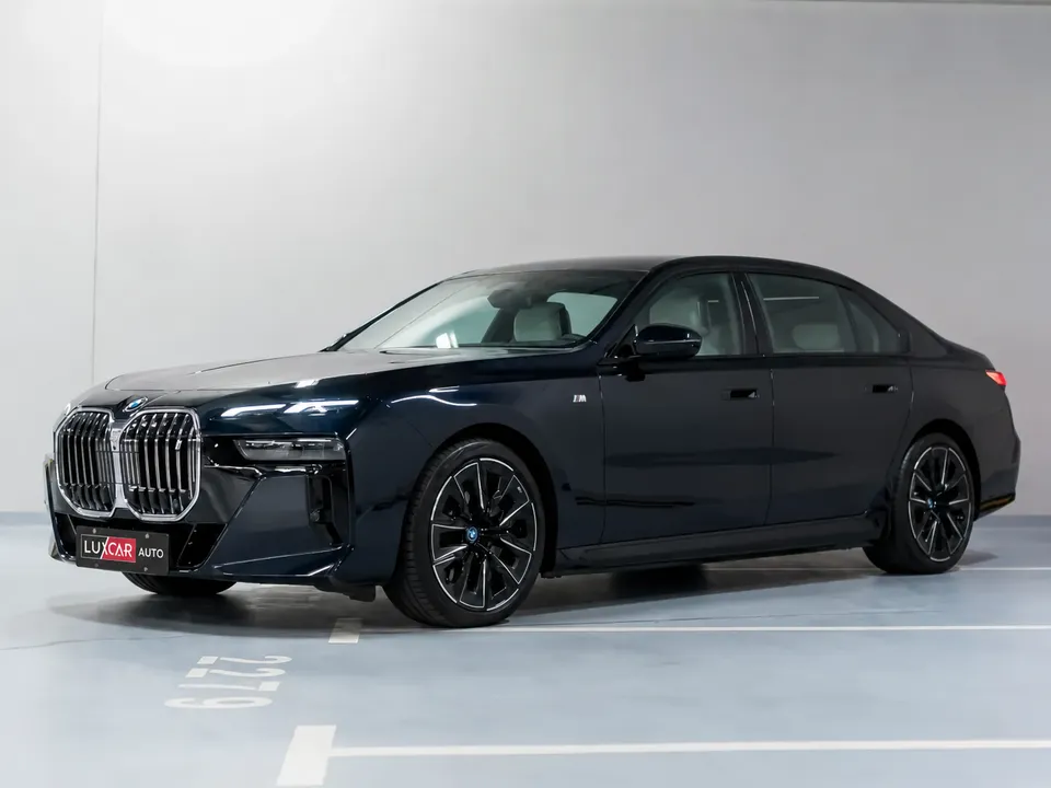 BMW i7 xDrive60 2022 — фото 1