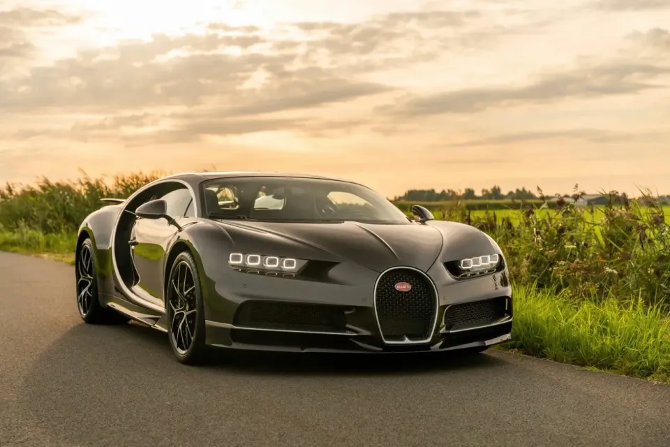 Bugatti Chiron Sport 2021 — фото 1