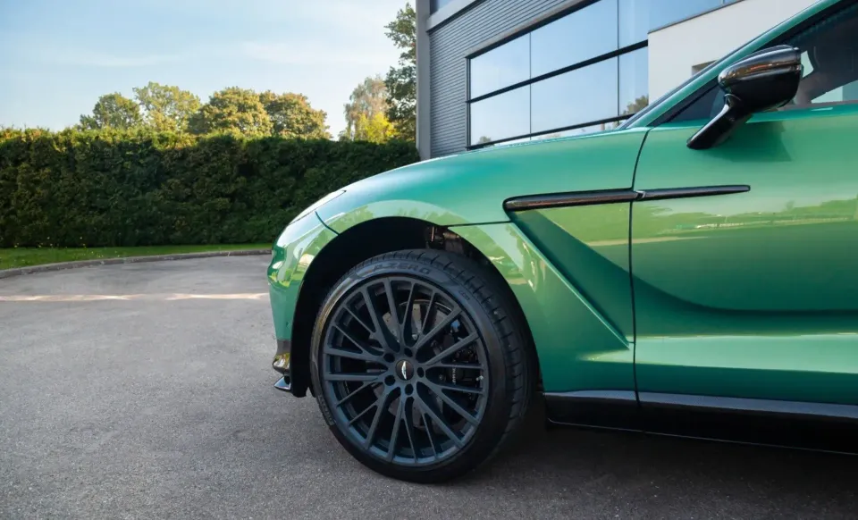 Aston Martin DBX DBX707 2025 — фото 4