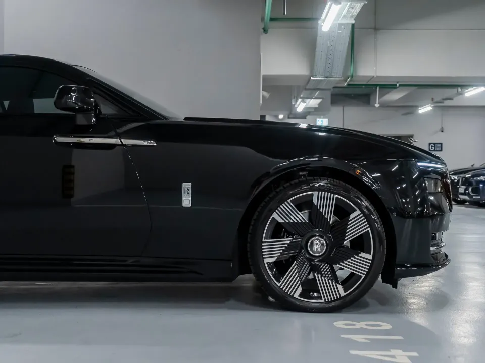 Rolls-Royce Spectre Series I (Silver Badge) 2023 — фото 4