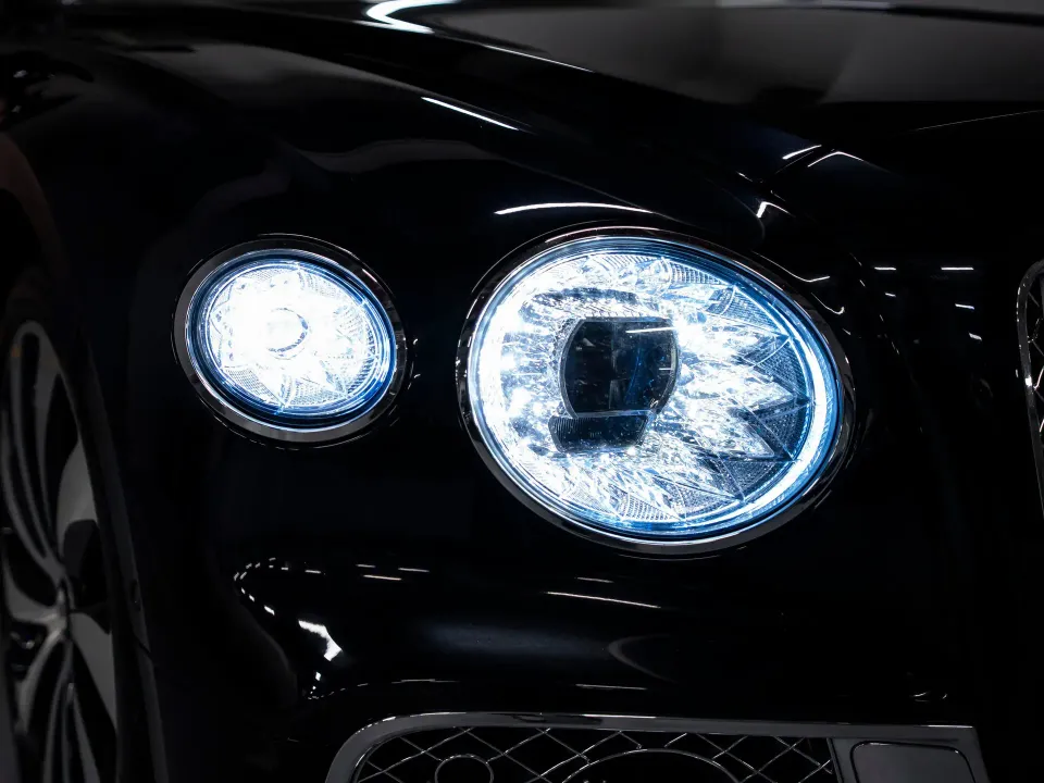Bentley Flying Spur Azure 2022 — фото 4