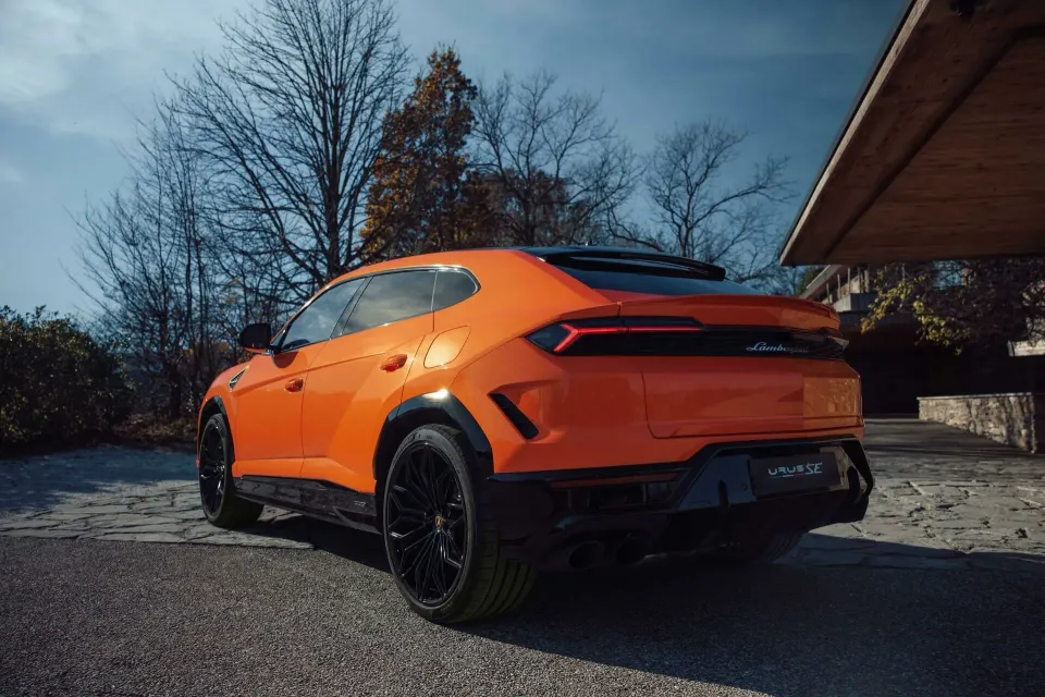 Lamborghini Urus SE 2025 — фото 3