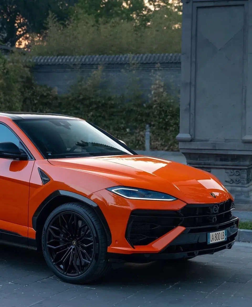 Lamborghini Urus SE 2025 — фото 2