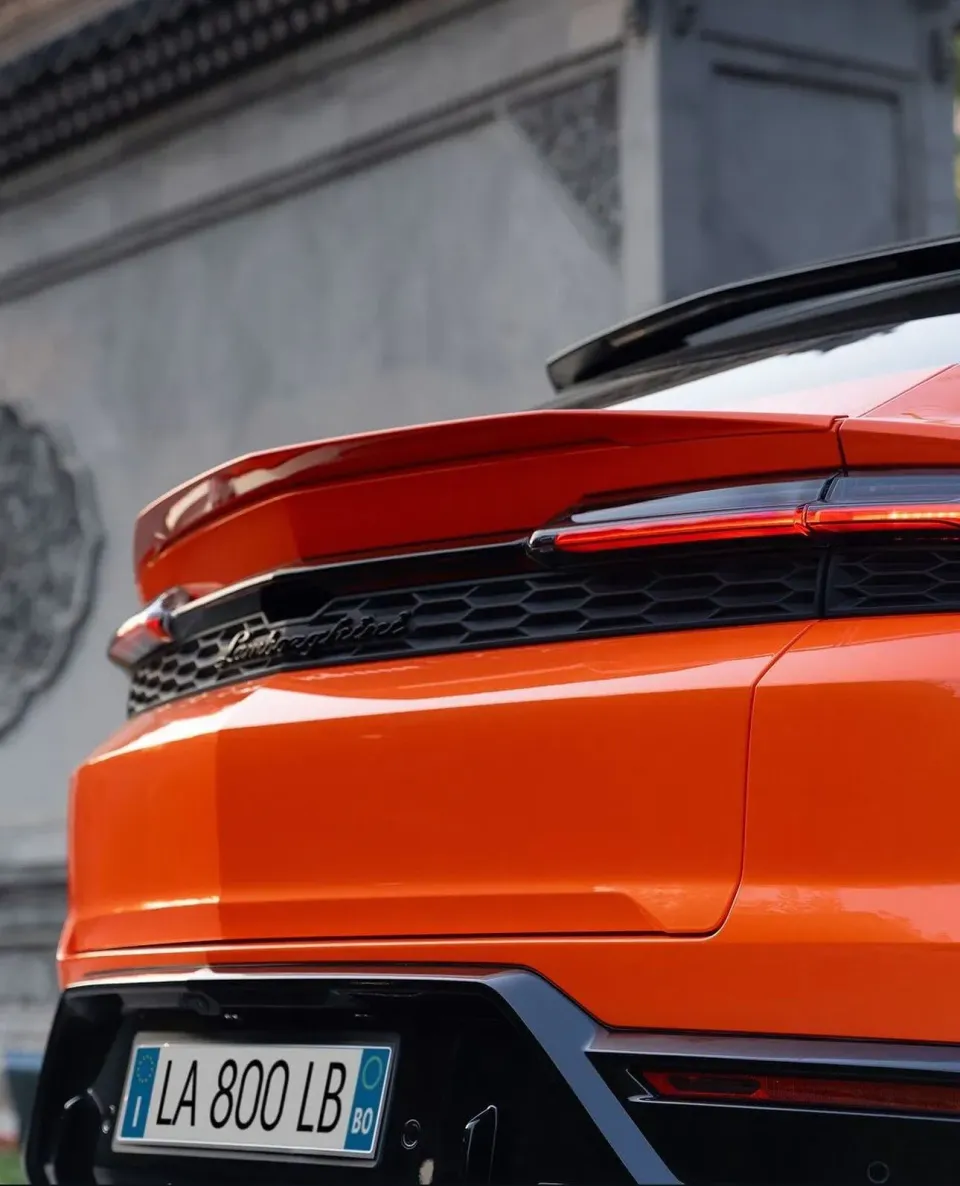 Lamborghini Urus SE 2025 — фото 4