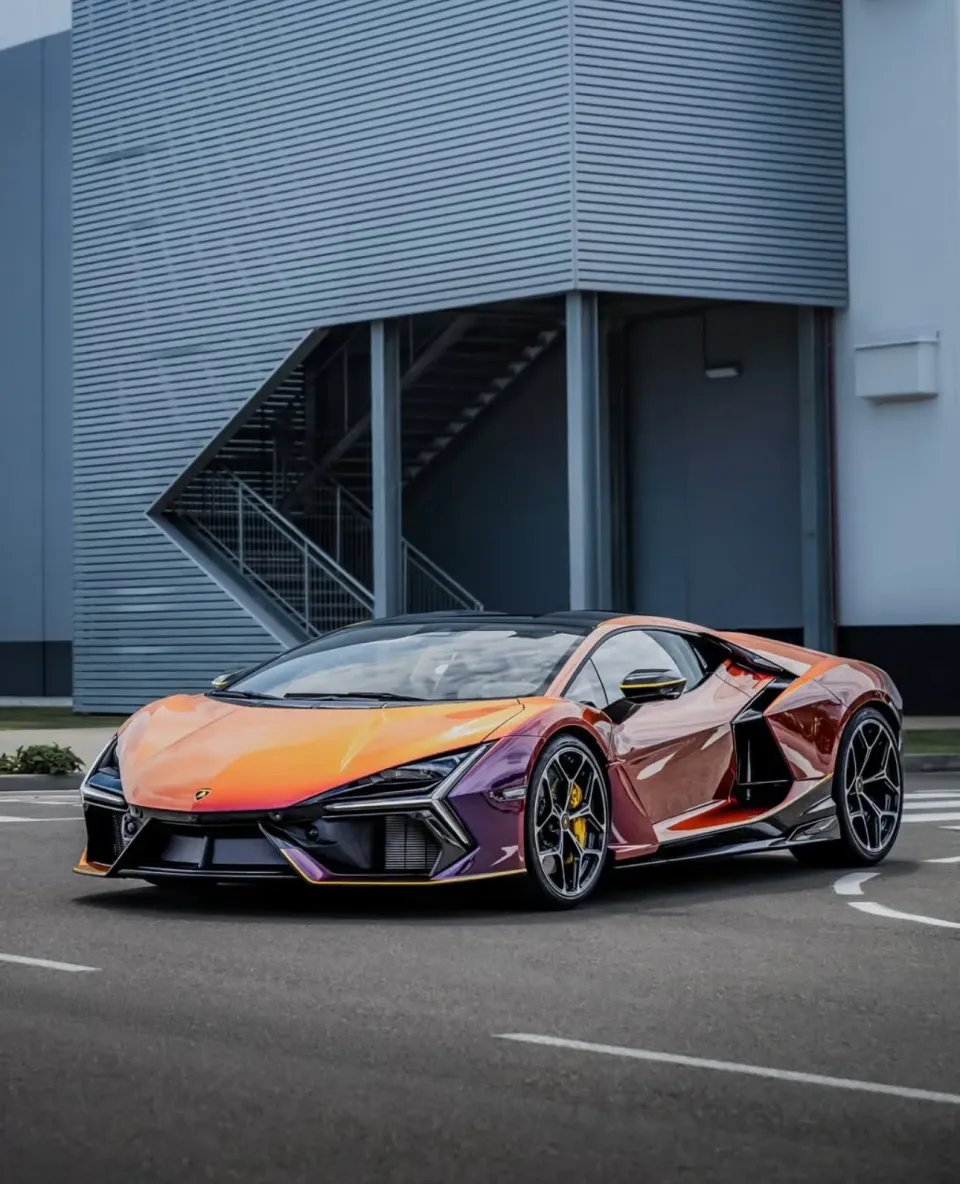 Lamborghini Revuelto 2025