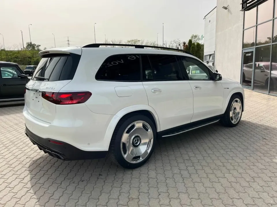 Mercedes-Benz GLS AMG 63 2026 — фото 3