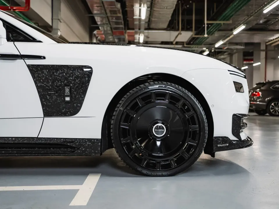 Rolls-Royce Spectre Black Badge Mansory 2025 — фото 4